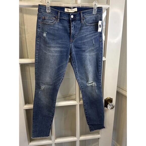NWT Gap Denim Best Girlfriend Distressed Jeans Women’s 30 Regular - Picture 1 of 12